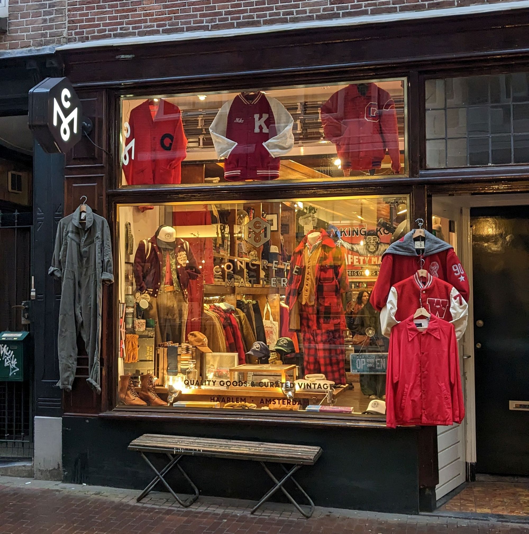 vitrine boutique vintage Amsterdam