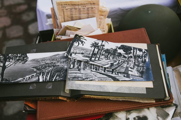 Cartes postales anciennes, photo prise par Tuva Mathilde Løland