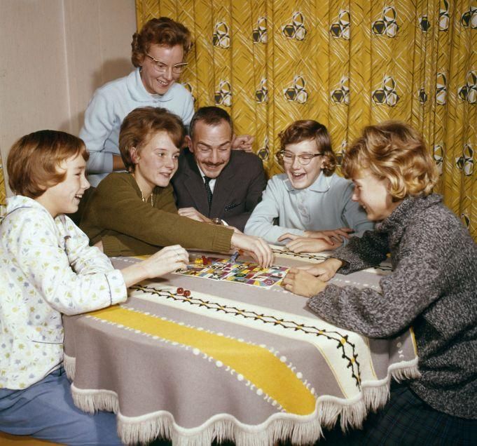 Jeu de société en famille aux Pays-Bas 1964